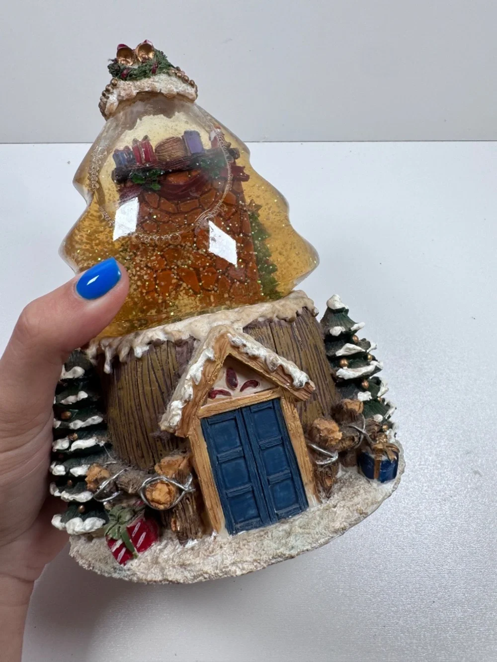Holiday Time Christmas Musical Water Globe Tree Shape Bear Family Scene